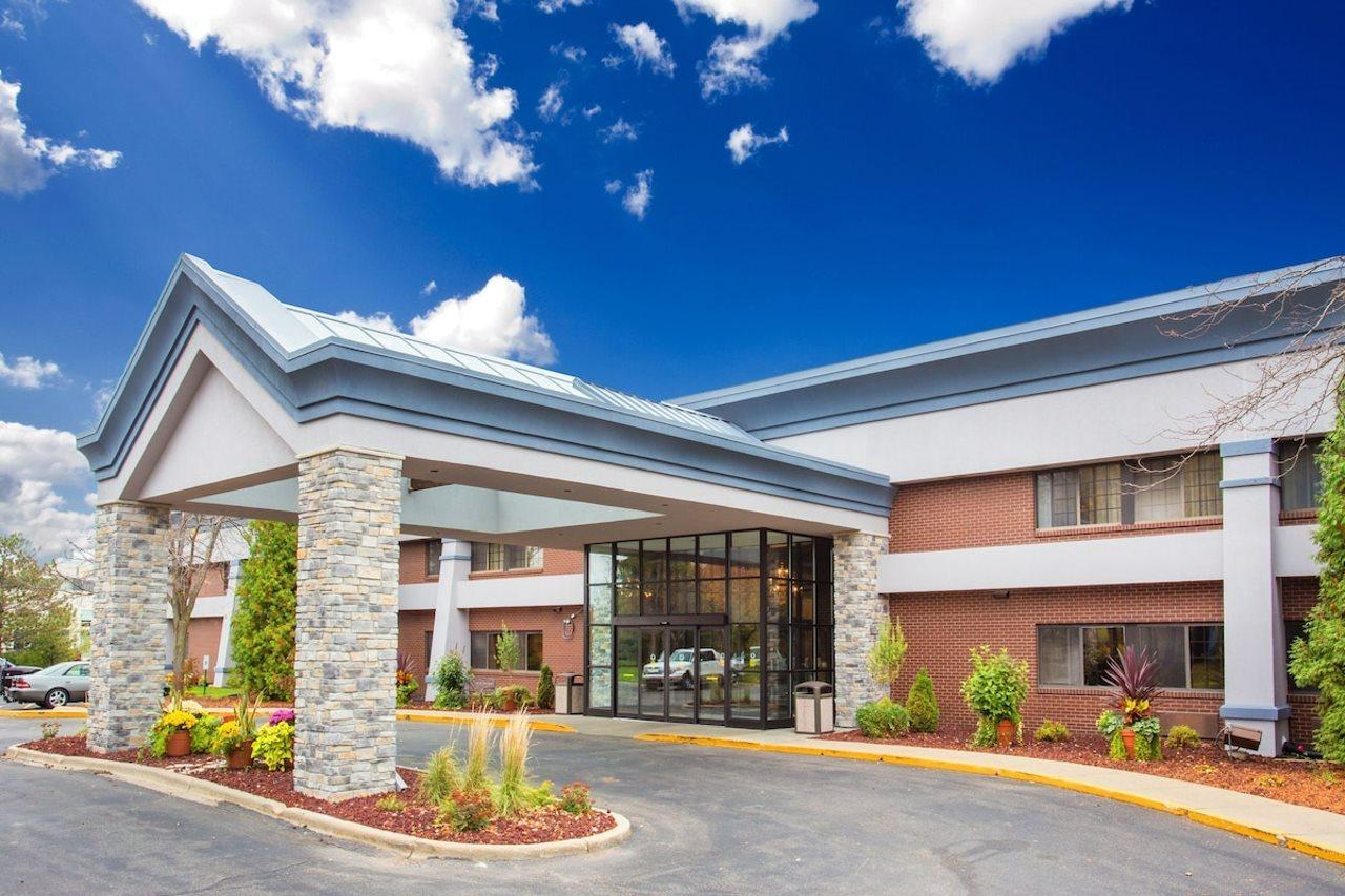 Baymont By Wyndham Madison West/Middleton Wi West Hotel Bagian luar foto