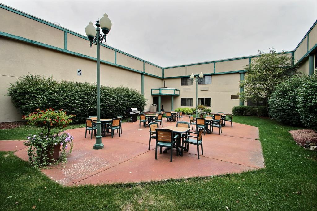 Baymont By Wyndham Madison West/Middleton Wi West Hotel Bagian luar foto