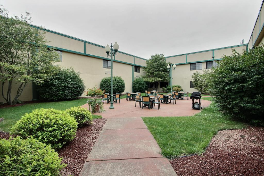 Baymont By Wyndham Madison West/Middleton Wi West Hotel Bagian luar foto
